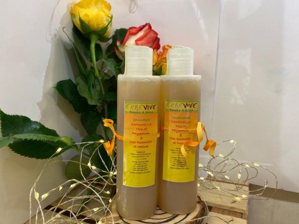 SHAMPOO con CAMOMILLA, TIGLIO , POLYGOUM E OLIO ESSENZIALE DI MELISSA 