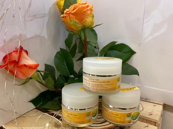 CREMA VISO con CALENDULA , CAMOMILLA E OLIO ESSENZIALE DI MELISSA 